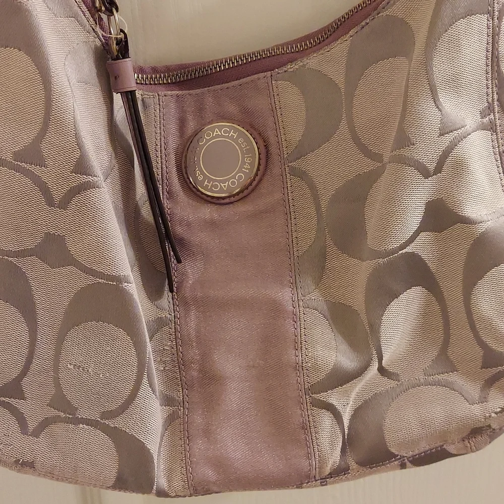 Cute! GUC Coach Lavendar Purse - Picture 2 of 14